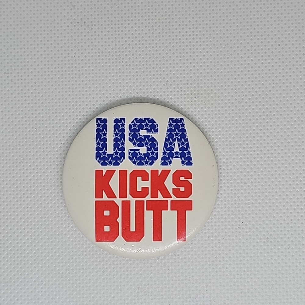 USA Kicks Butt Pin 1991 Button-Up Company 1893 Northwood Troy, MI 48084 -England